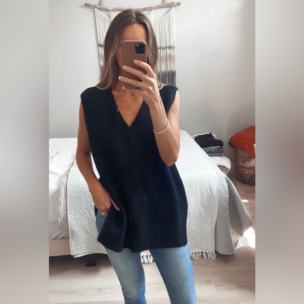 Vince Camuto Black Sleeveless Knit Top
